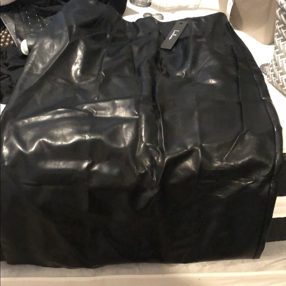 Lulu's Black Midi Pencil Skirt for Cocktail